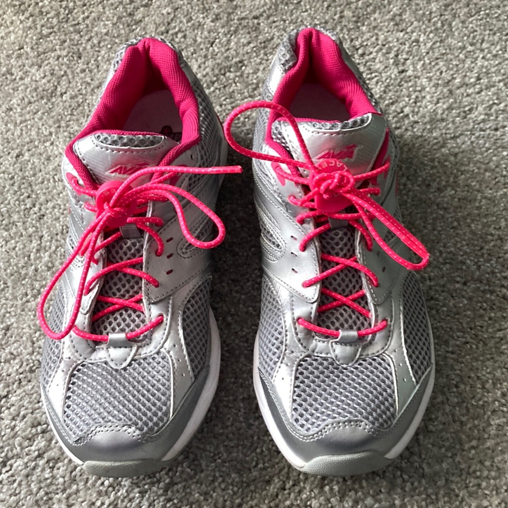 EUC Avia athletic shoes.  With Lock Laces silver and pick sz 9.5